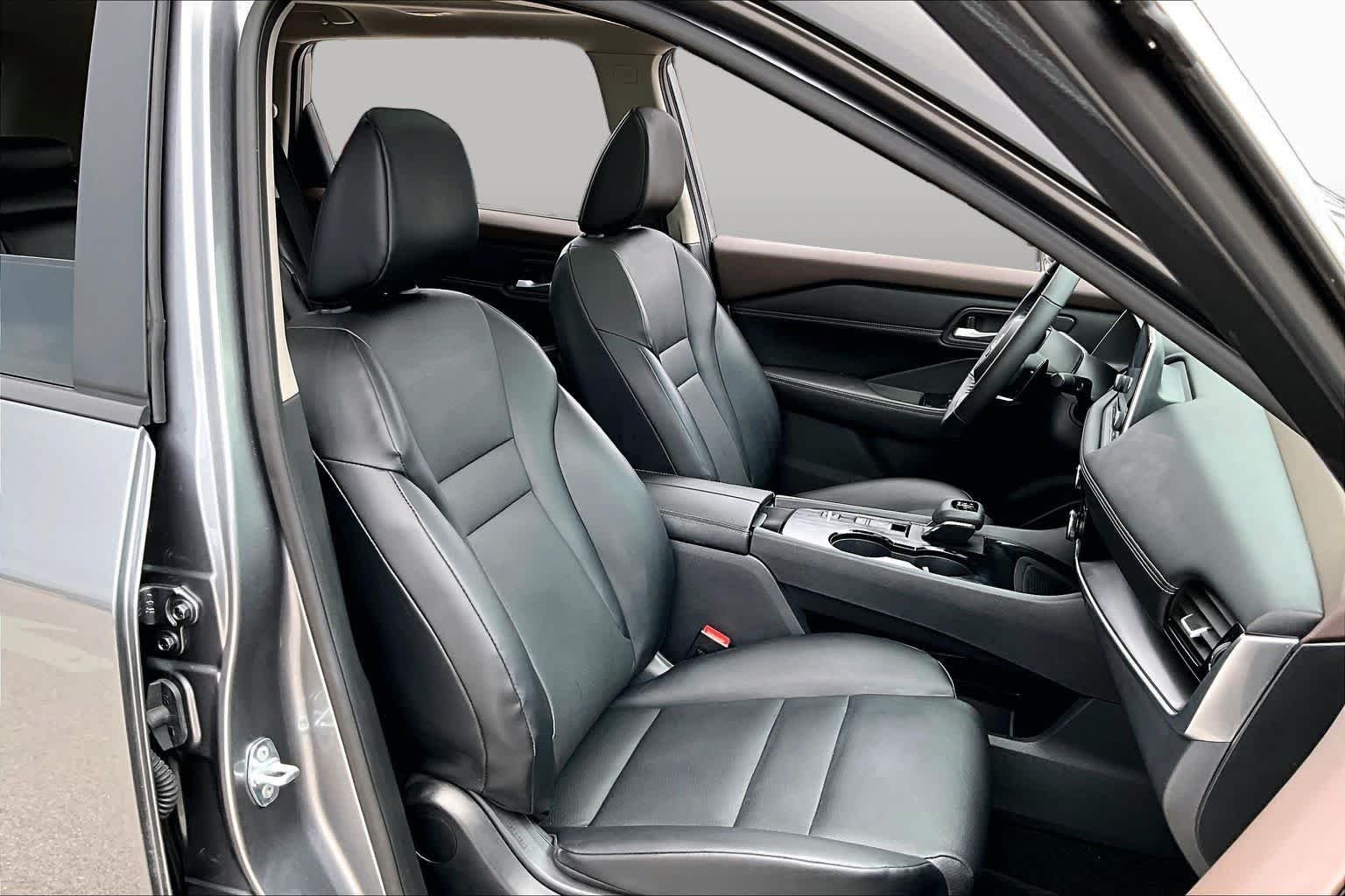Used 2022 Gun Metallic Nissan SV image 9