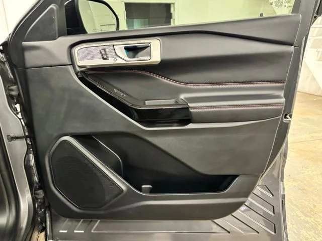 Used 2023 Gray Ford ST-Line image 23