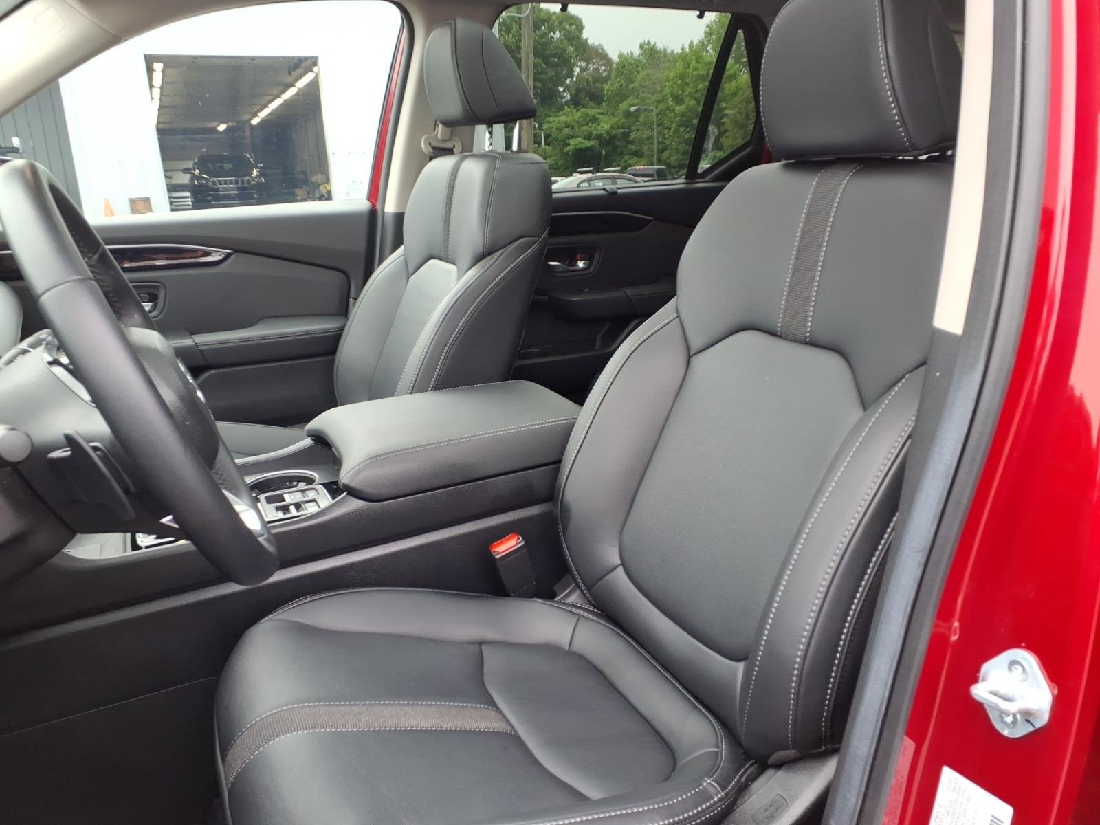 Used 2025  Honda Touring image 16