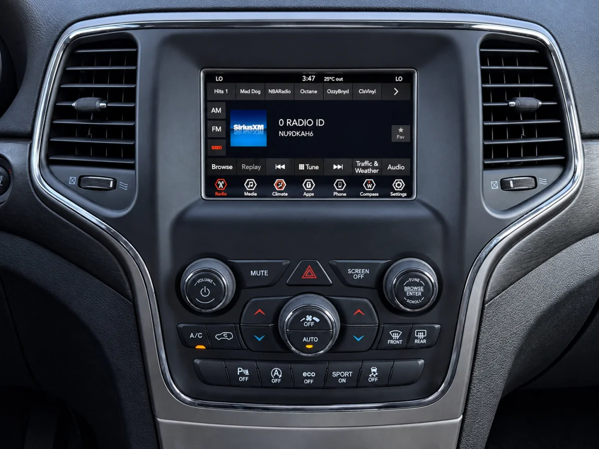 Used 2018 Red Jeep Laredo 4wd image 17