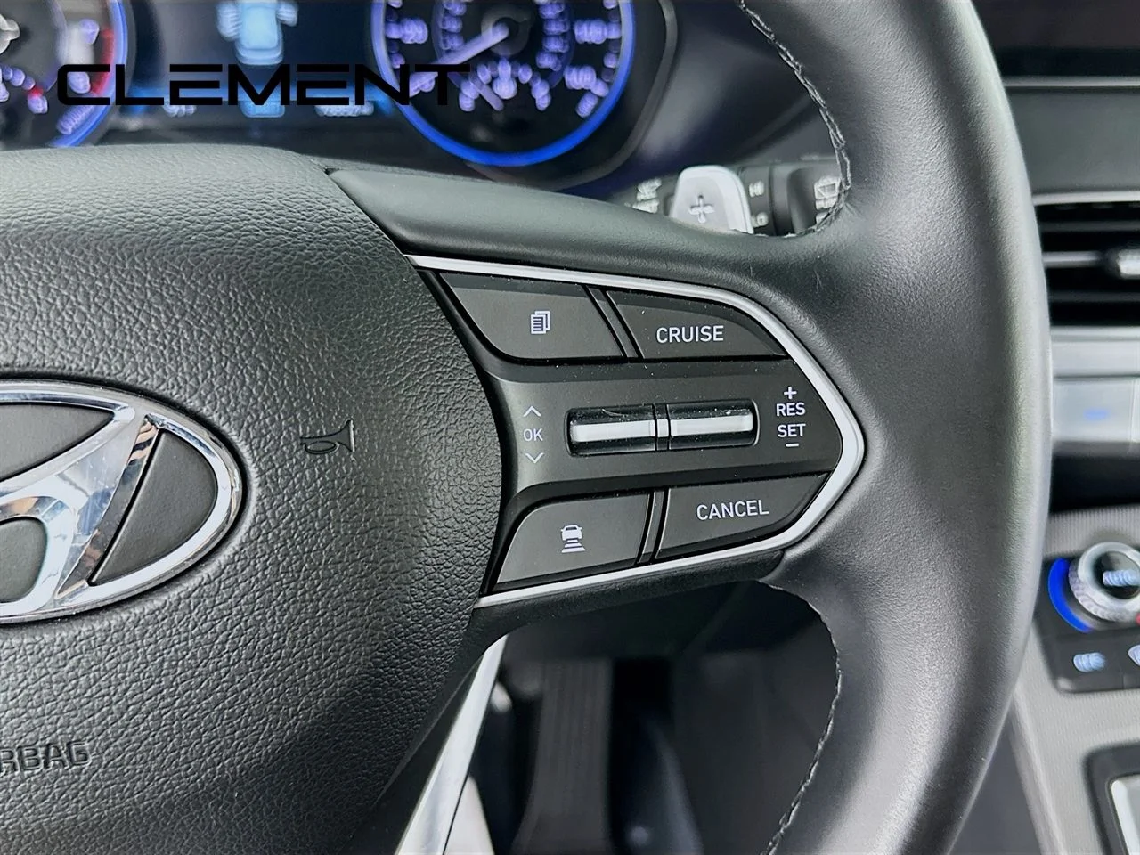 Used 2022 Hyper White Hyundai SEL image 17