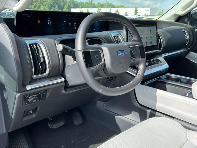 New 2026 White Ford Platinum image 16