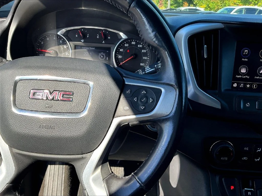 Used 2020 Ebony Twilight Metallic GMC SLE image 13