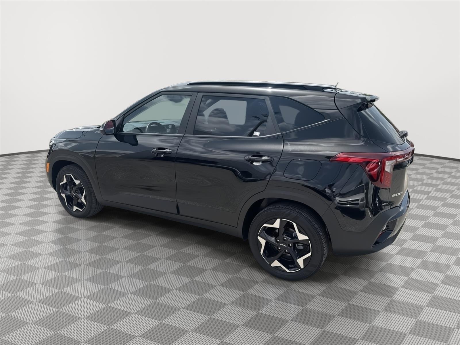 Used 2025 Fusion Black Kia S image 6