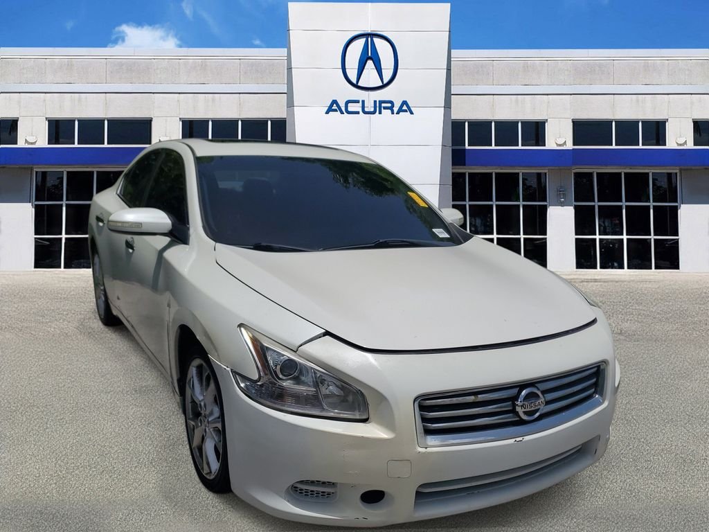 Used 2013 White Nissan 3.5 SV image 1