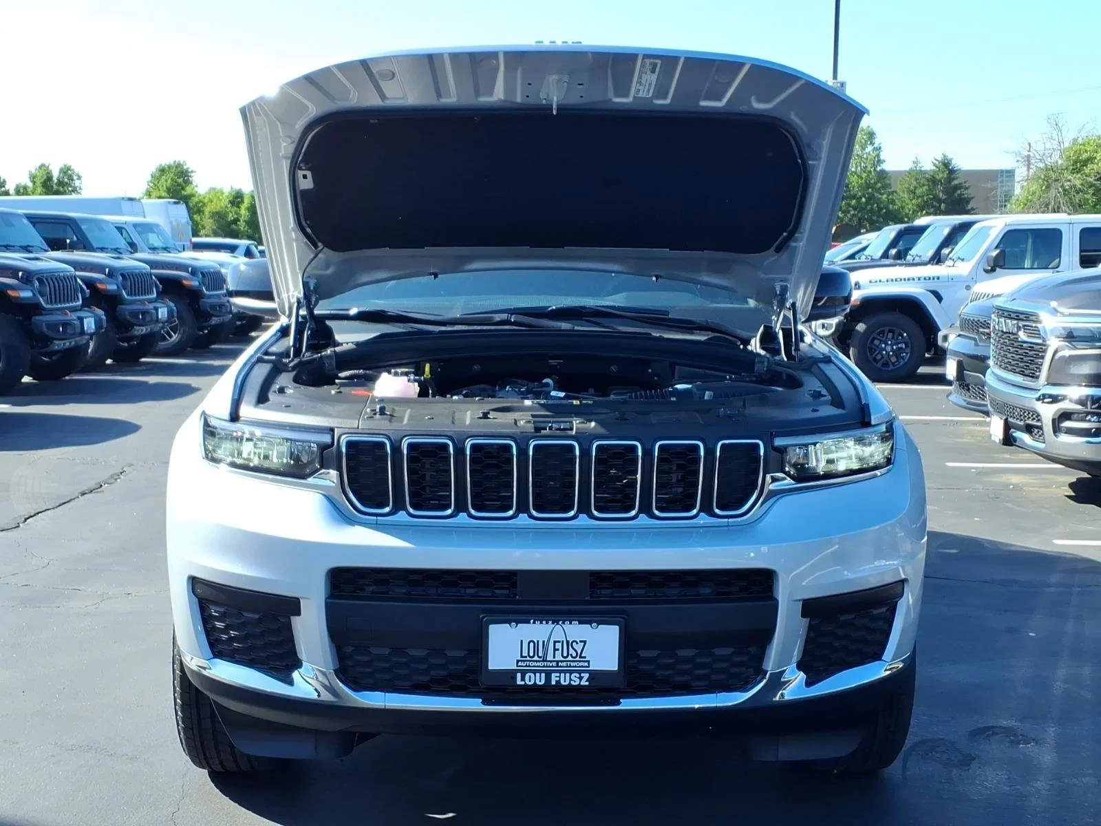New 2026 Silver Zynith Exterior Paint Jeep Laredo image 24