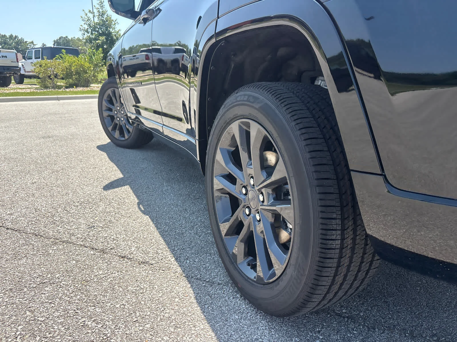 New 2026 Diamond Black Crystal Pearlcoat Jeep Limited Reserve image 7