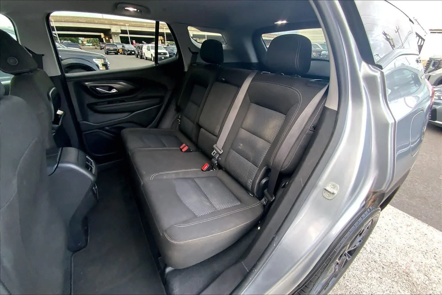 Used 2023 Sterling Metallic GMC SLE image 29