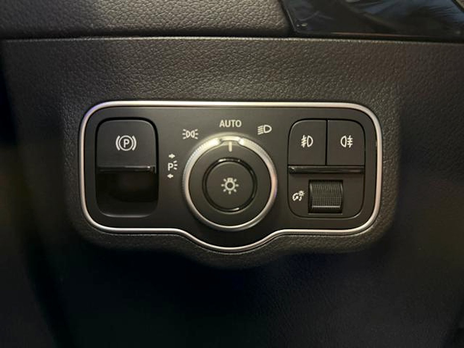 Used 2025 Cirrus Silver Metallic Mercedes-Benz 4MATIC® image 22