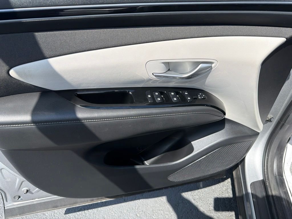 Used 2024 Silver Hyundai SEL Convenience image 9