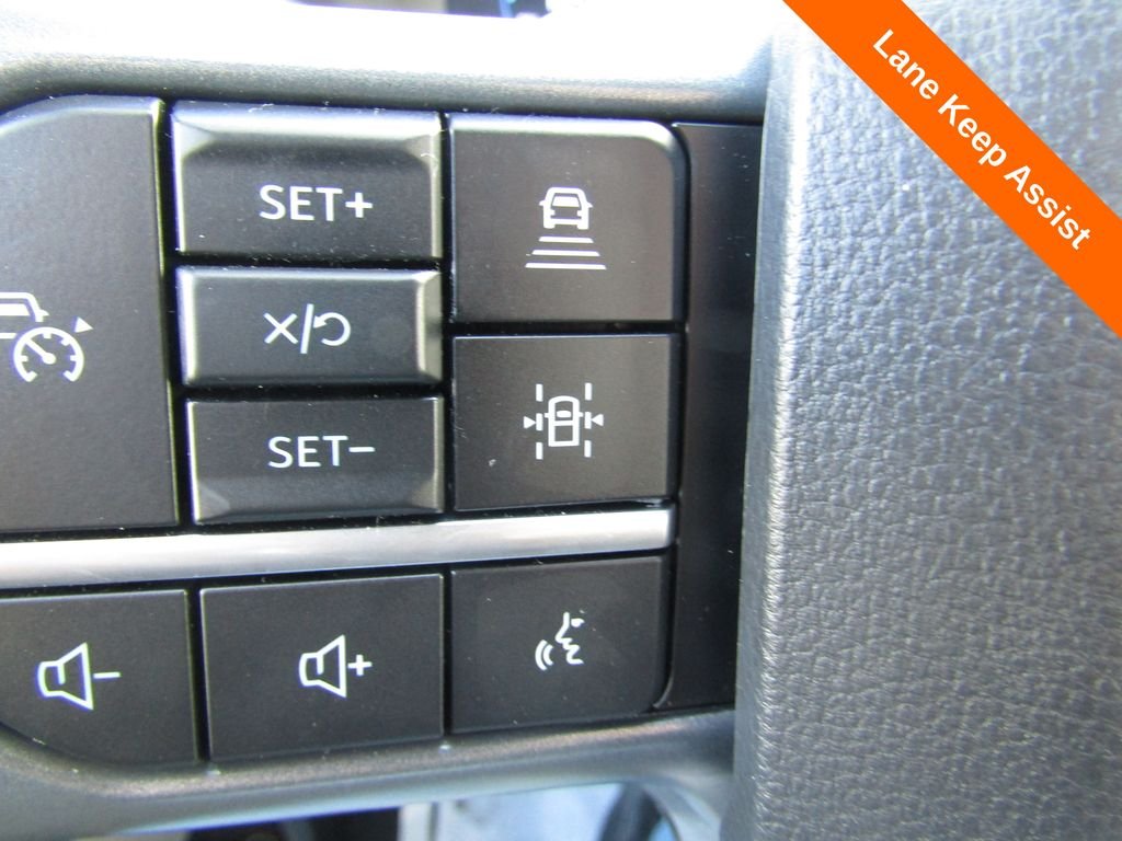 2025 Ford F-150 Lightning Flash - Photo 8