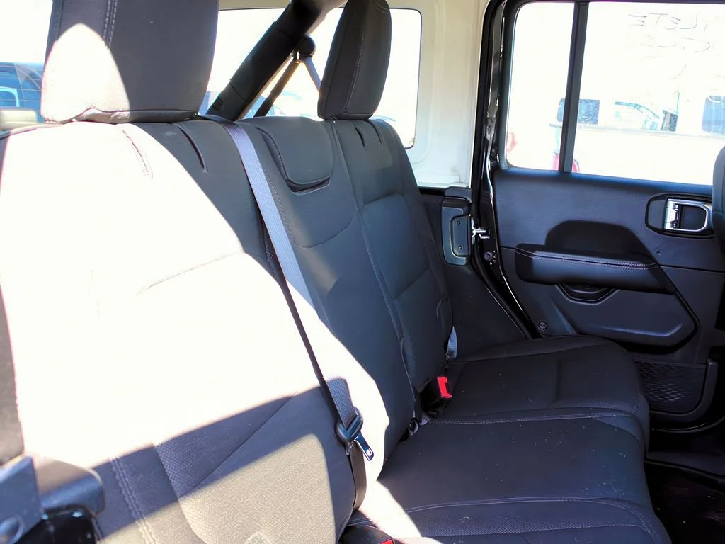 2023 Jeep Wrangler 4-Door Sahara - Photo 23