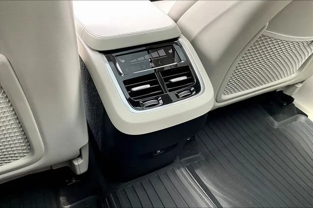 2023 Volvo XC90 Core - Photo 10
