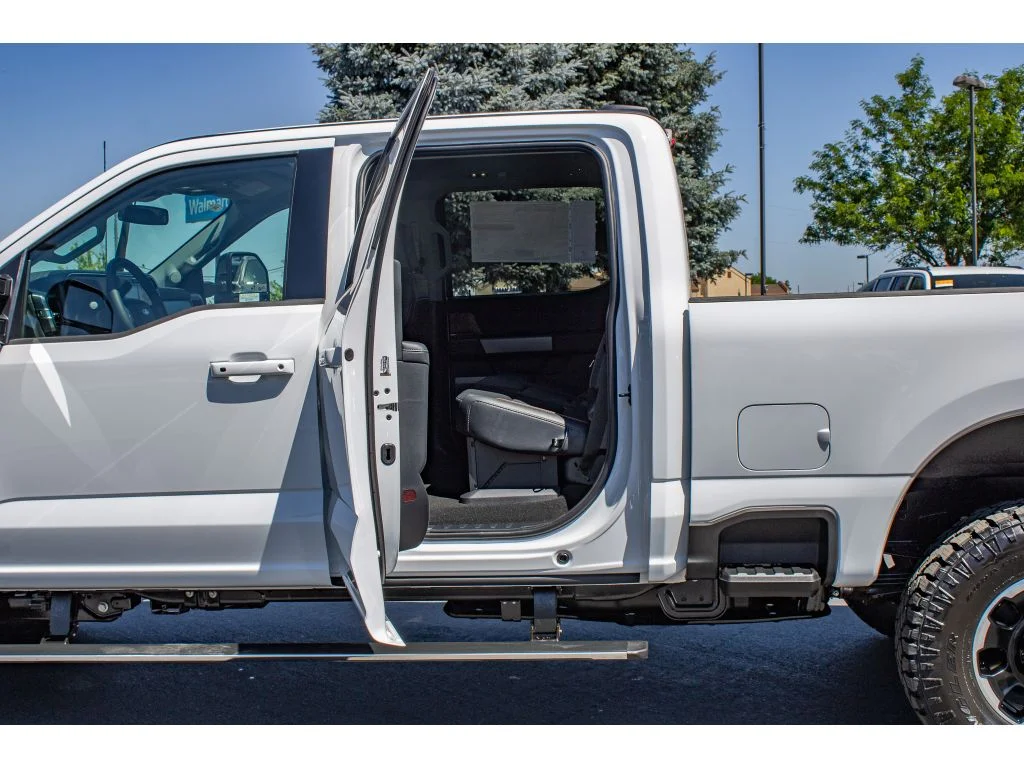 New 2026 Oxford White Ford LARIAT image 18