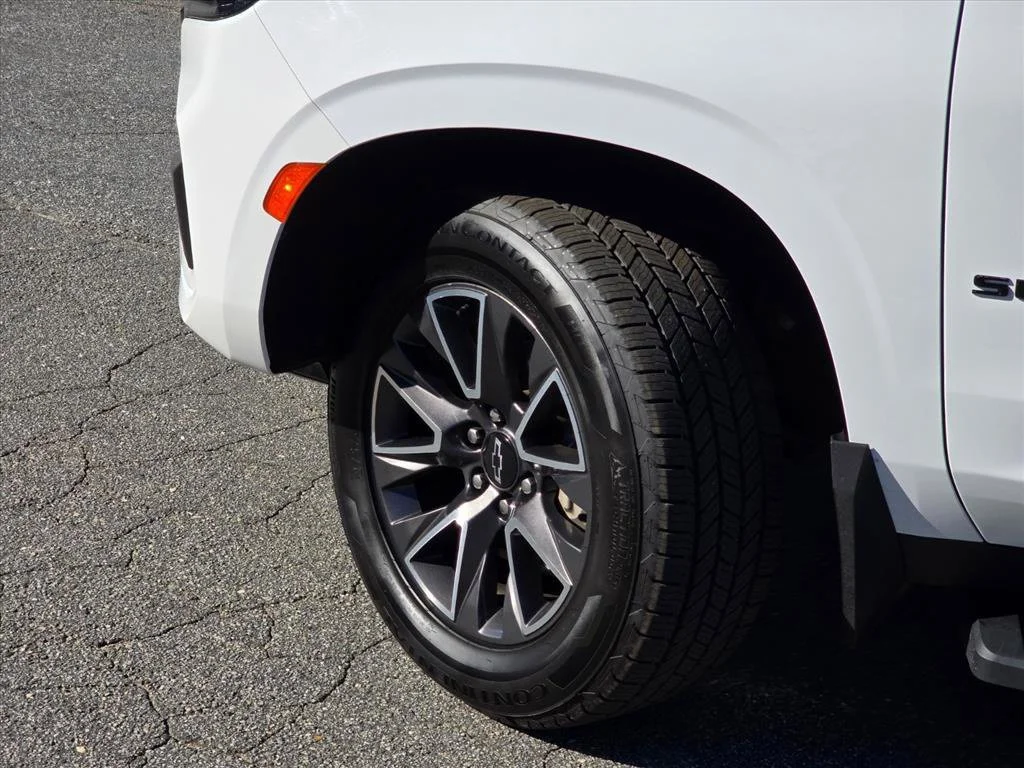 Used 2022 SUMMIT WHITE Chevrolet Z71 image 25