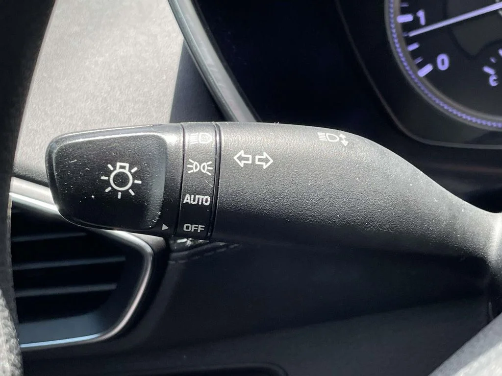 Used 2019 Brown Hyundai SE image 21