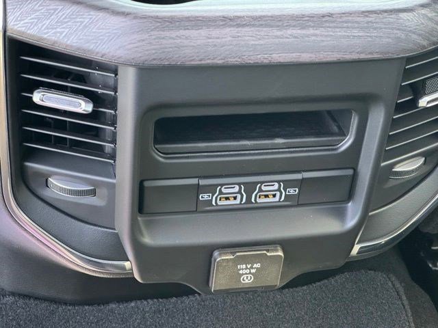 New 2026 Diamond Black Crystal Pearl-Coat Exterior Paint RAM Laramie image 32