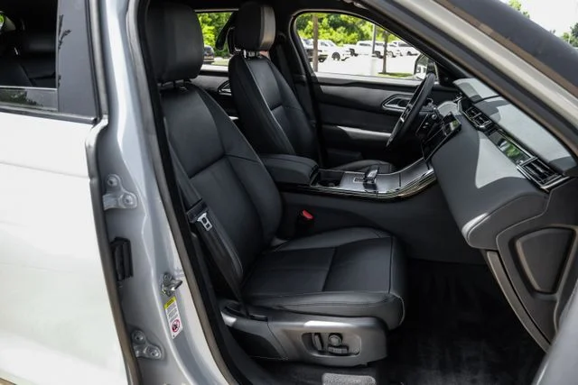 Used 2025  Land Rover Dynamic SE image 42