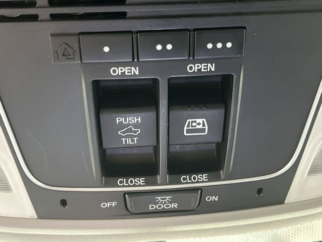 Used 2019 Green Honda RTL-T image 28
