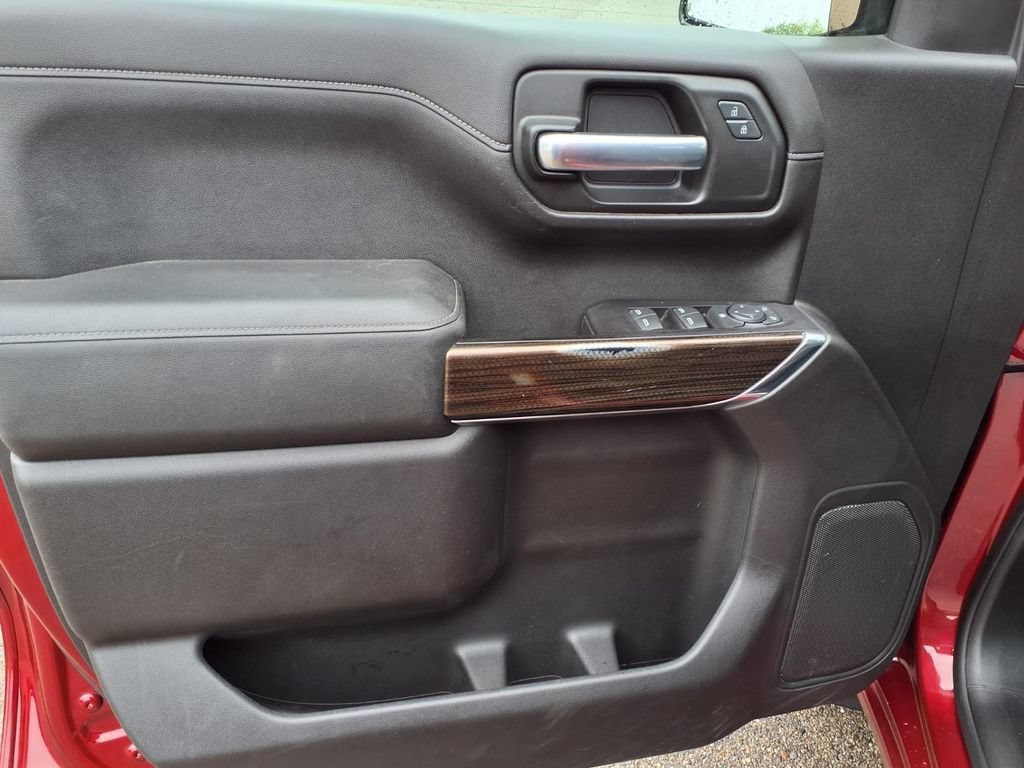 Used 2019 CAJUN RED TINTCOAT Chevrolet LT image 12