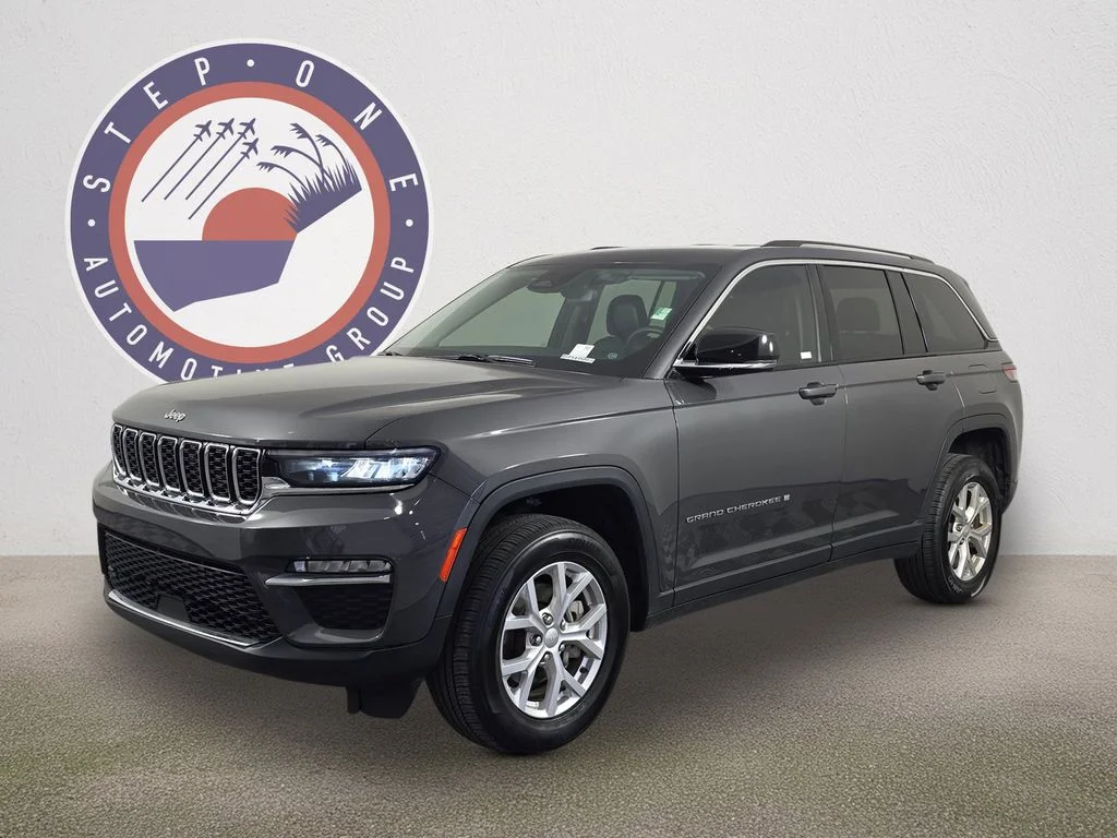 Used 2023 Gray Jeep Limited image 1