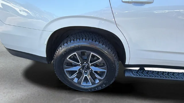 Used 2022 IRIDESCENT PEARL TRICOAT Chevrolet Z71 image 43