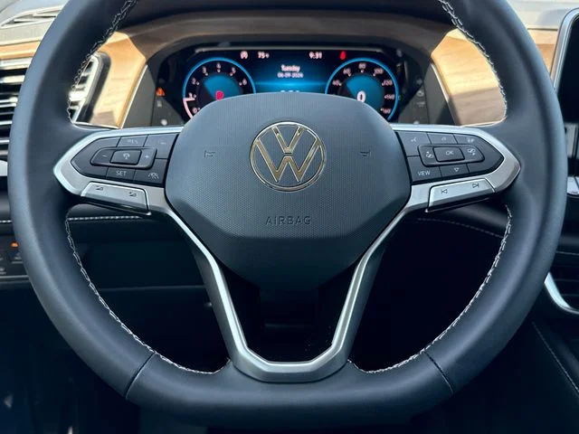 New 2026 Deep Black Pearl Volkswagen 2.0T SE image 29
