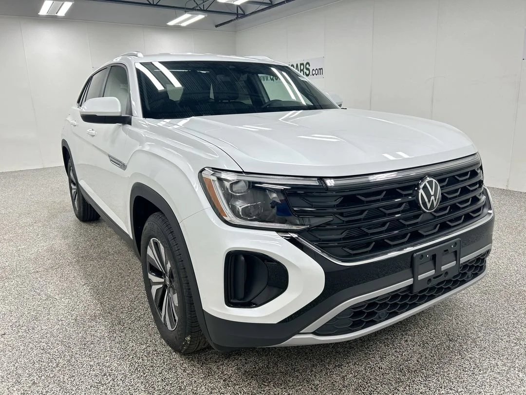 New 2026 Opal White Pearl Volkswagen 2.0T SE image 1