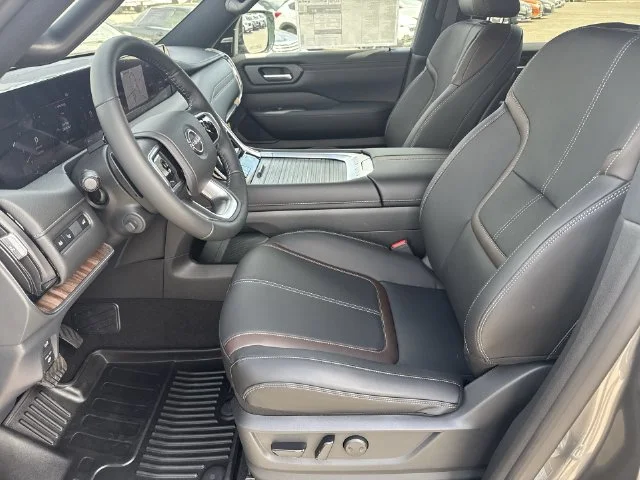Used 2025 Gray Nissan SL image 17
