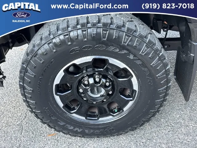 Used 2025  Ford King Ranch image 13