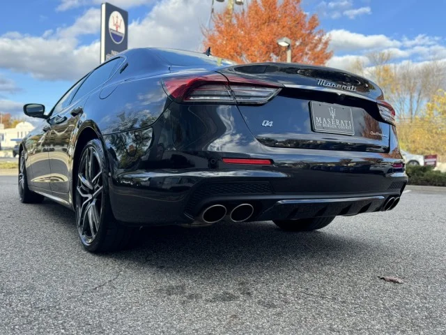 Used 2024 Nero Assoluto Metallic Maserati Modena Ultima Q4 AWD image 9