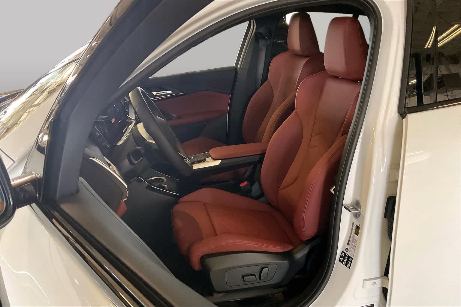 New 2026 Alpine White BMW xDrive28i image 9