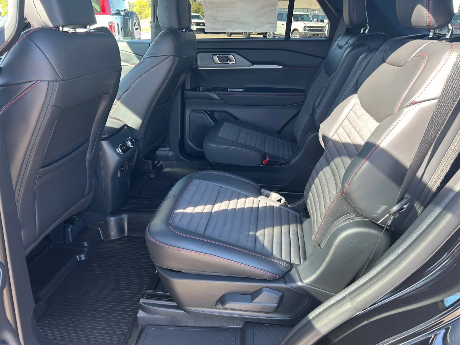 New 2027 Agate Black Metallic Ford ST-Line image 18