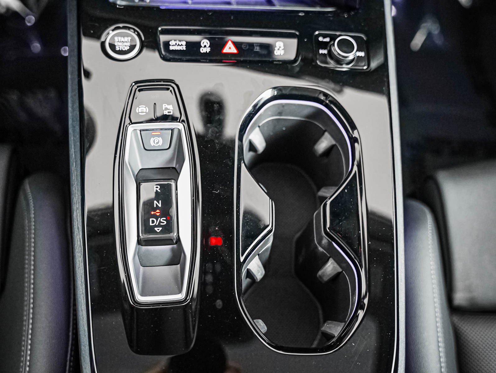 Used 2025 Florett Silver Metallic Audi Premium Plus image 15