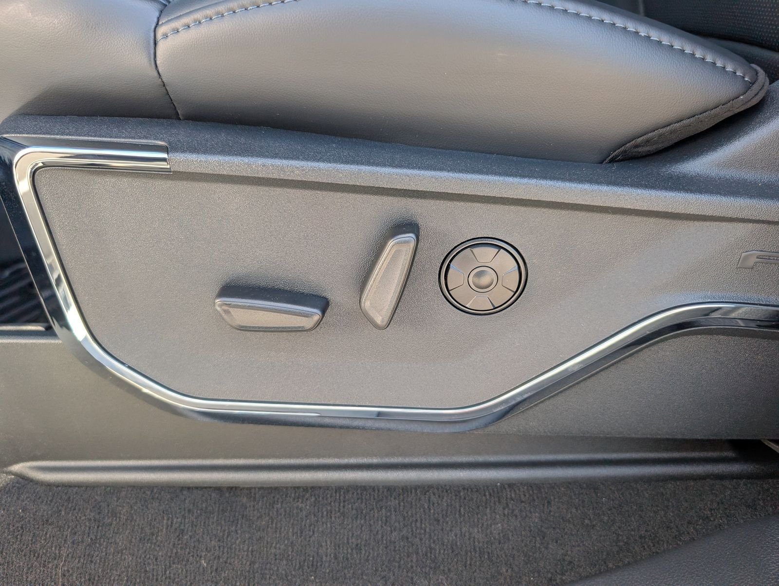 2026 Ford F-350 Super Duty Platinum - Photo 15