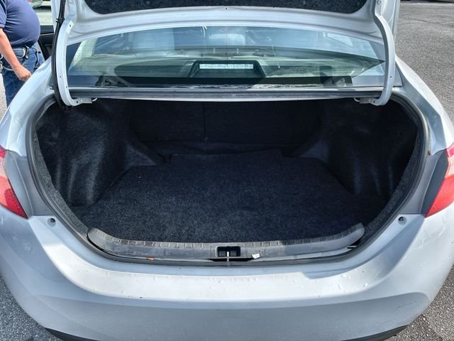 Used 2019 White Toyota LE image 21
