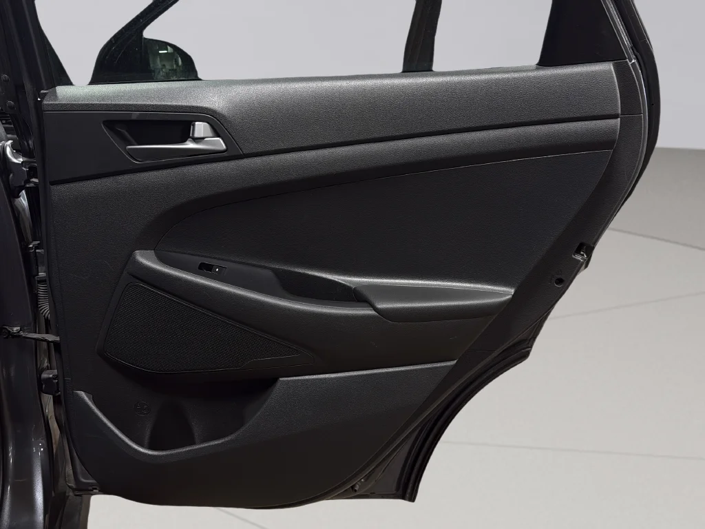 Used 2016 Coliseum Gray Hyundai Eco image 28
