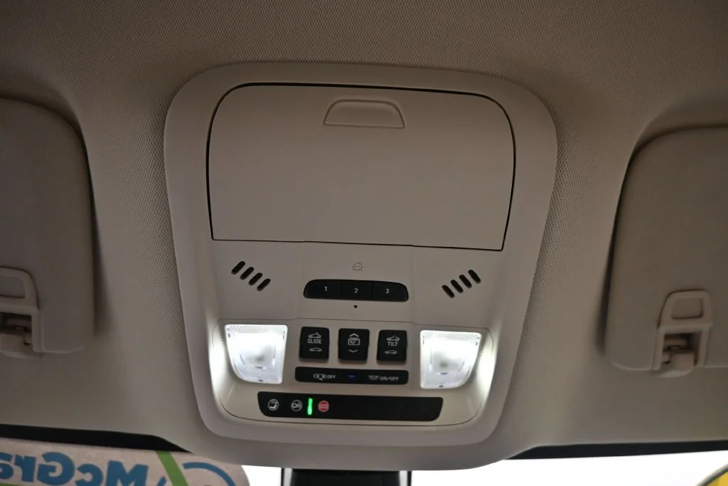 Used 2023 White Buick Avenir image 22