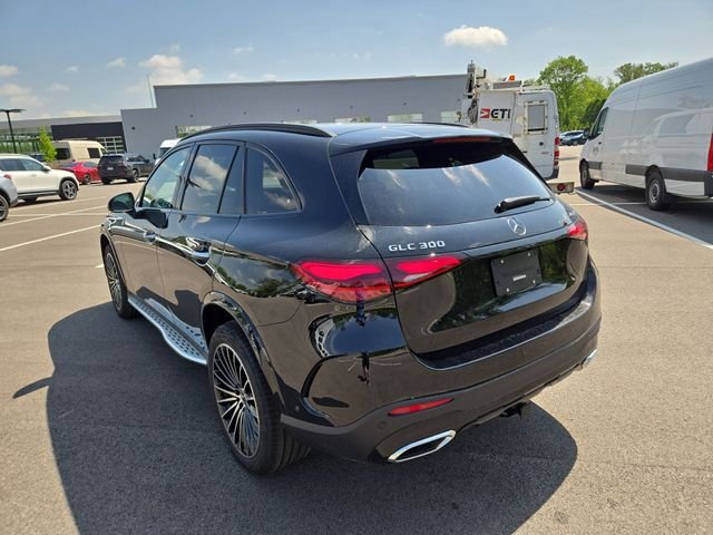 New 2026 Black Mercedes-Benz GLC300 image 5