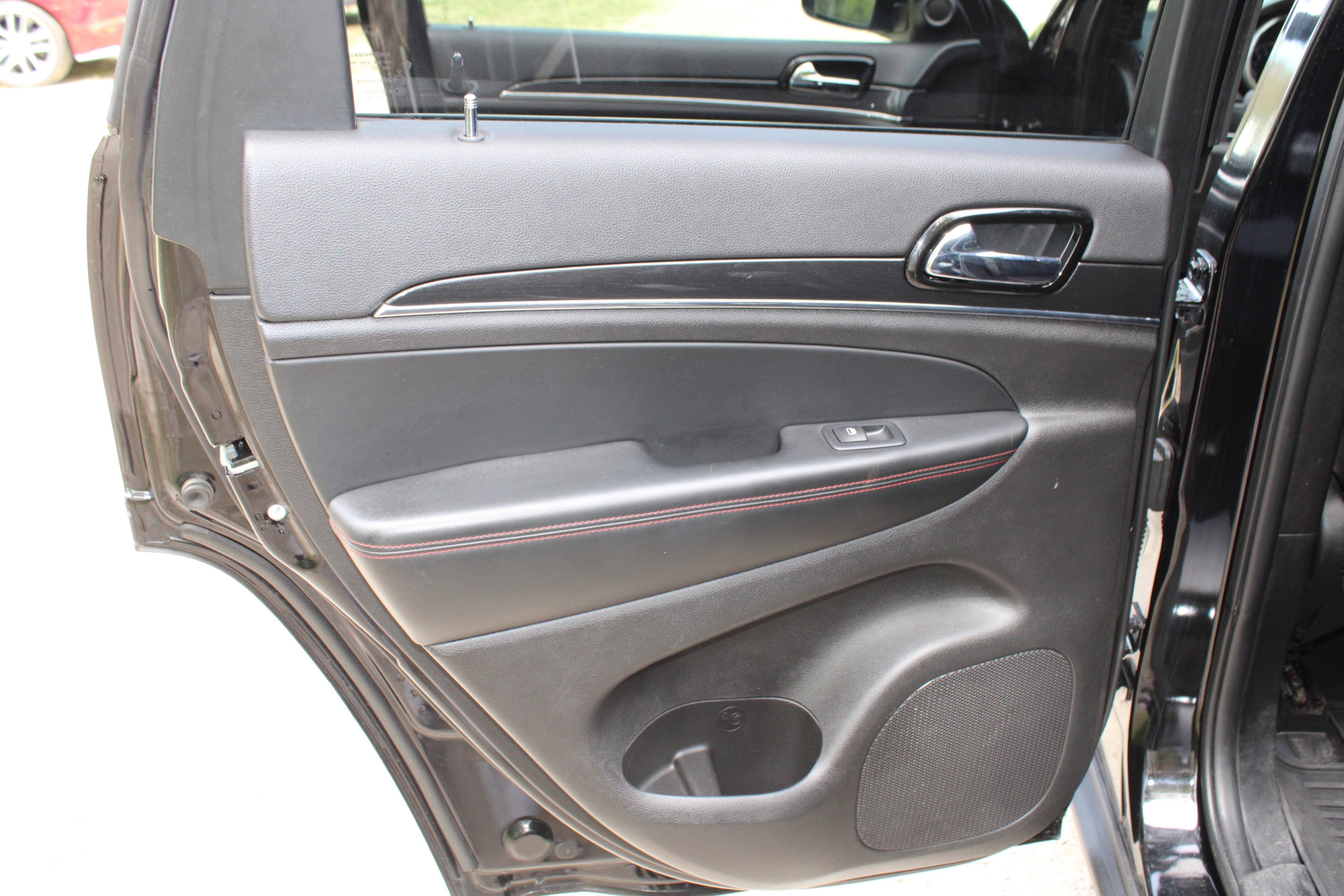 Used 2020 Diamond Black Crystal Pearlcoat Jeep Trailhawk image 25