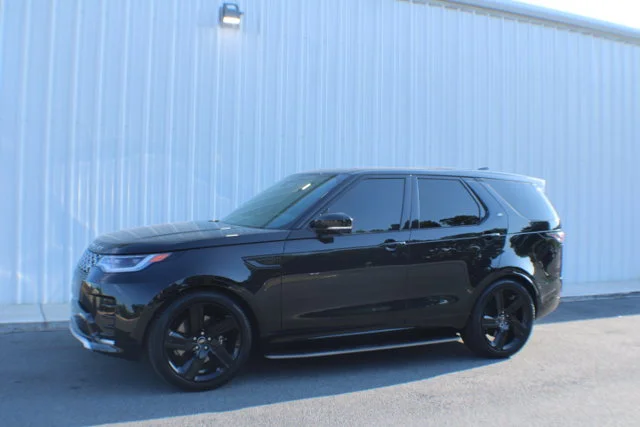 Used 2024 Black Land Rover Metropolitan Edition image 4