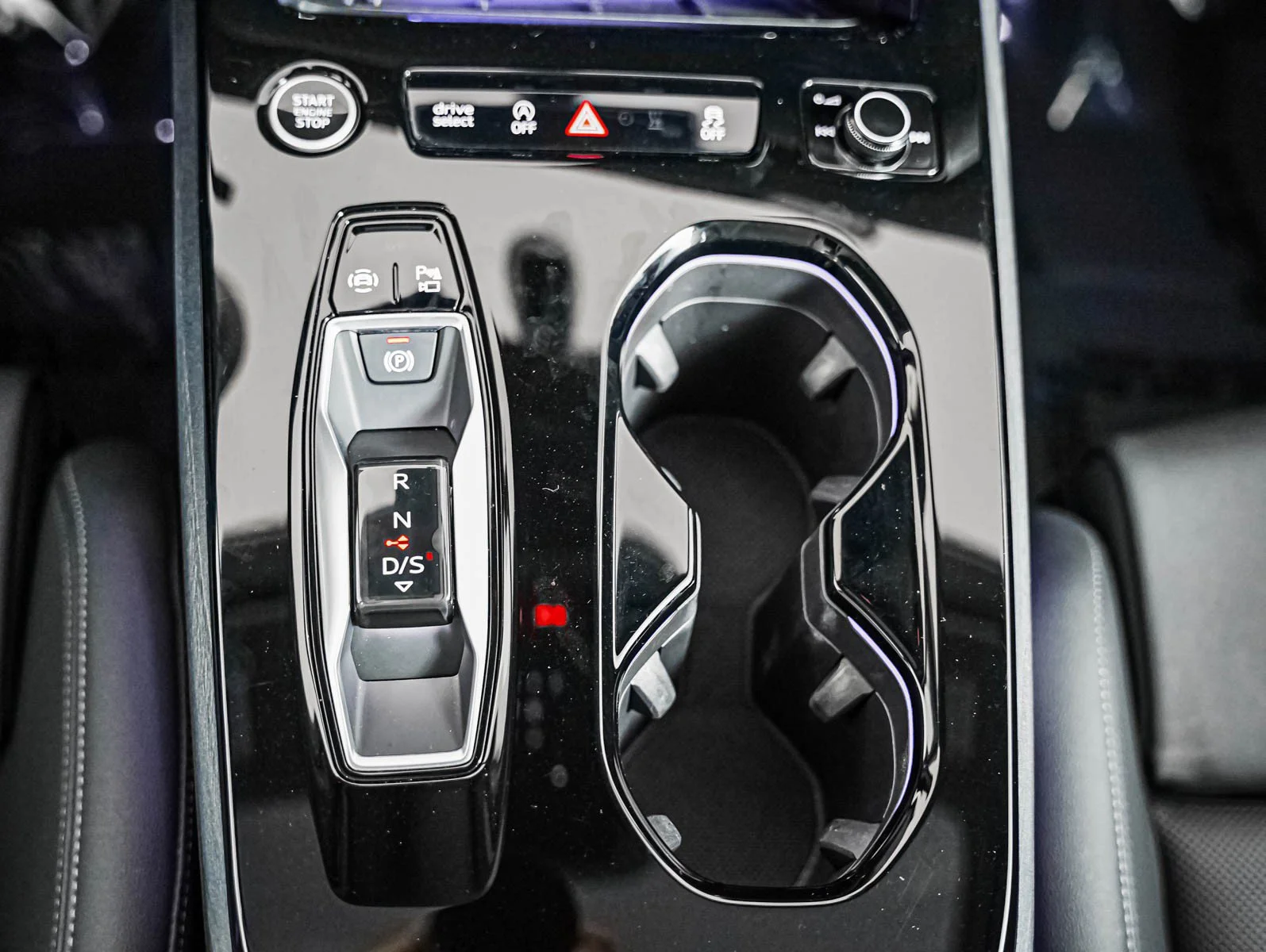 Used 2025 Florett Silver Metallic Audi Premium Plus image 15