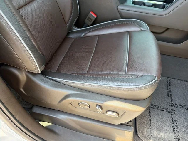 Used 2025 White GMC Denali image 26