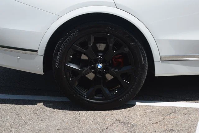 Used 2023 White BMW xDrive40i image 31