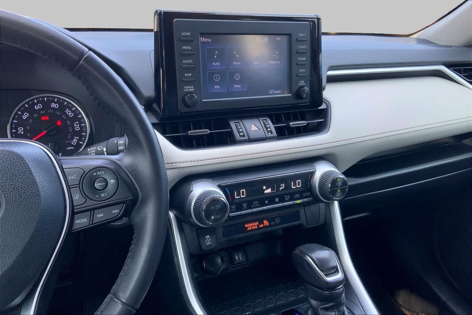Used 2019 Lunar Rock Toyota XLE Premium image 7