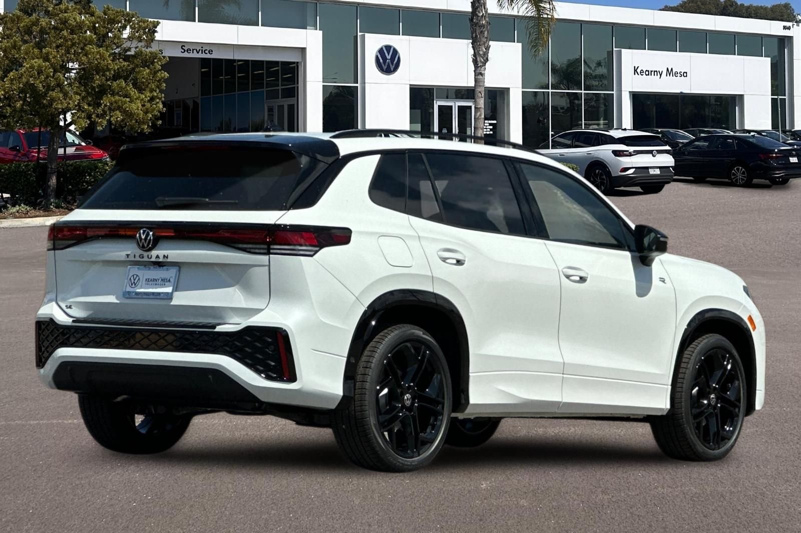 New 2026  Volkswagen 2.0T SE R-Line Black image 4
