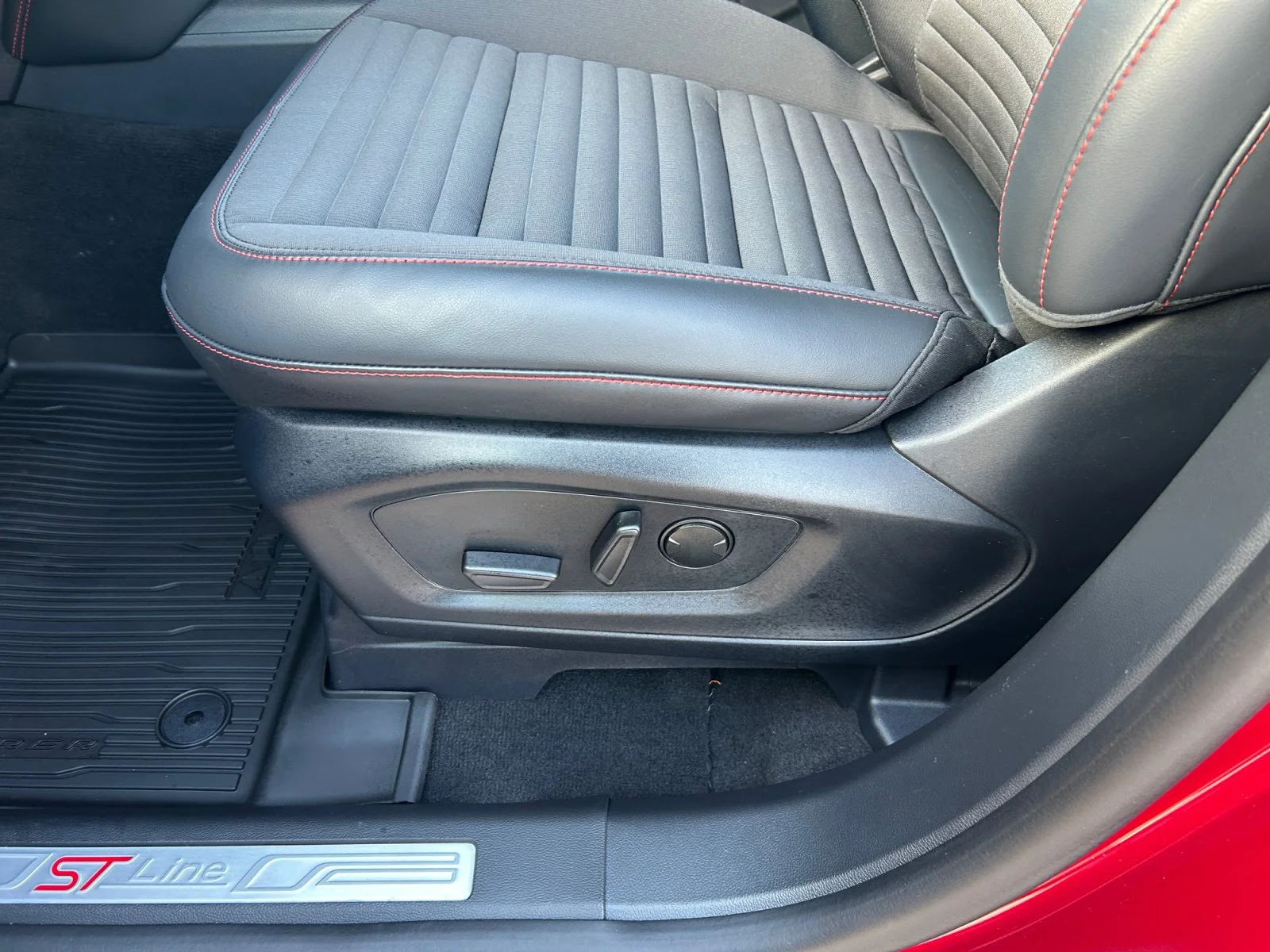 New 2027 Ruby Red Metallic Tinted Clearcoat Ford ST-Line image 15