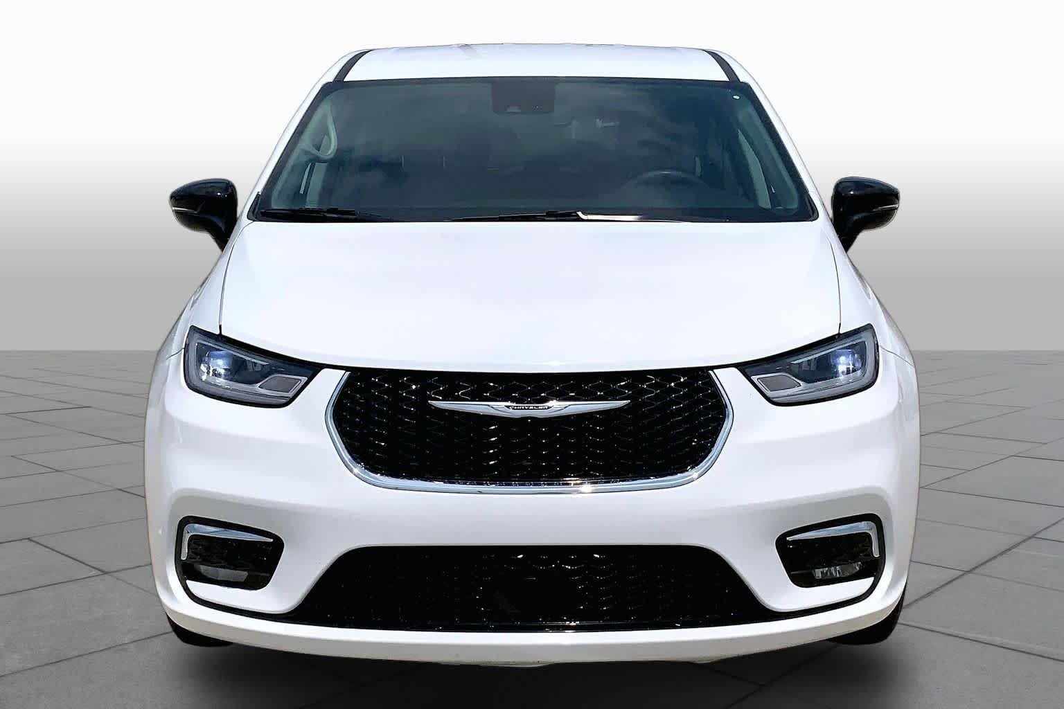 Used 2024 Bright White Clearcoat Chrysler Touring L image 4