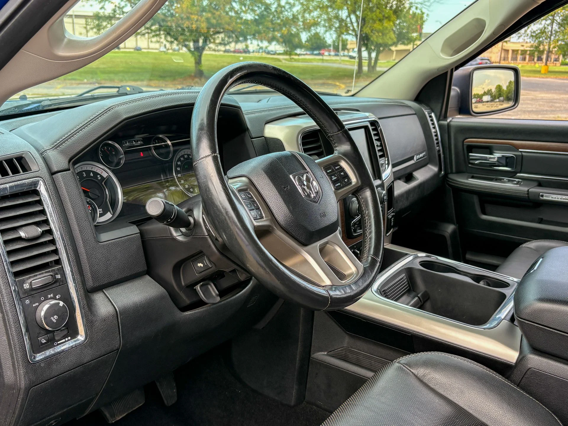Used 2016 Blue Ram Laramie image 17