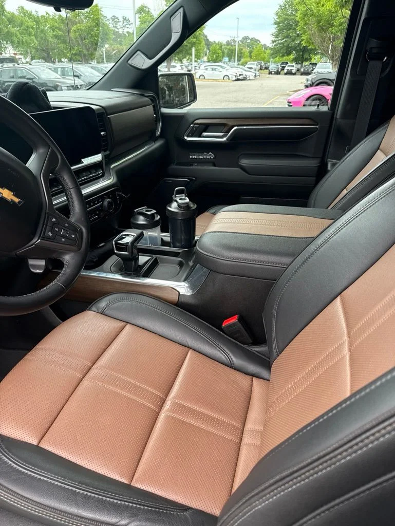 Used 2024 White Chevrolet High Country image 11
